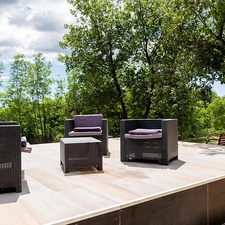 Beautiful Eden With Pool And Jacuzzi Immersed In The Vegetation