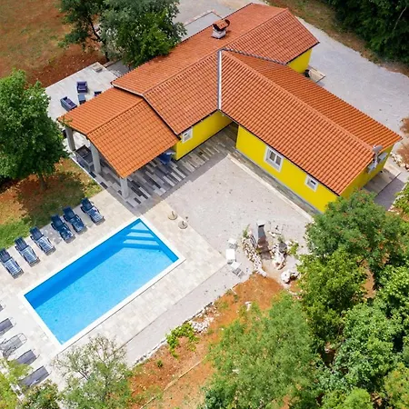 וילה Beautiful Eden With Pool And Jacuzzi Immersed In The Vegetation