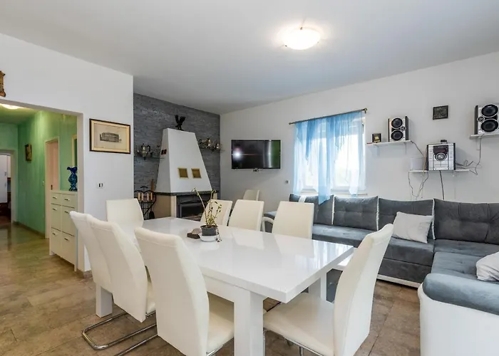 וילה Beautiful Eden With Pool And Jacuzzi Immersed In The Vegetation *