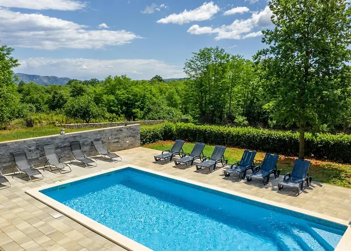 Beautiful Eden With Pool And Jacuzzi Immersed In The Vegetation * לאבין