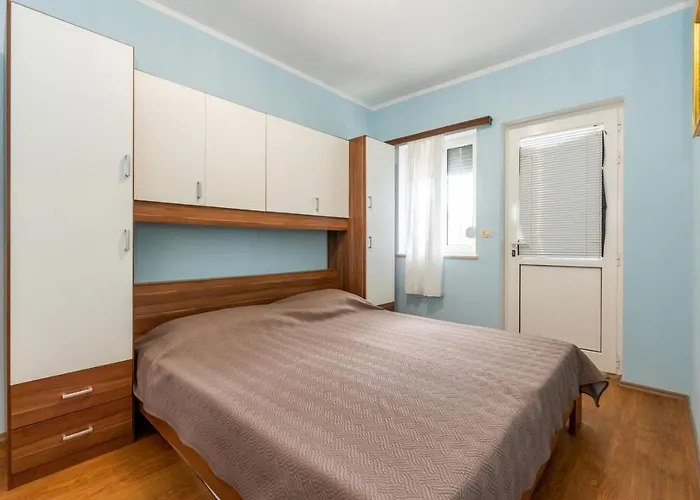 Beautiful Eden With Pool And Jacuzzi Immersed In The Vegetation