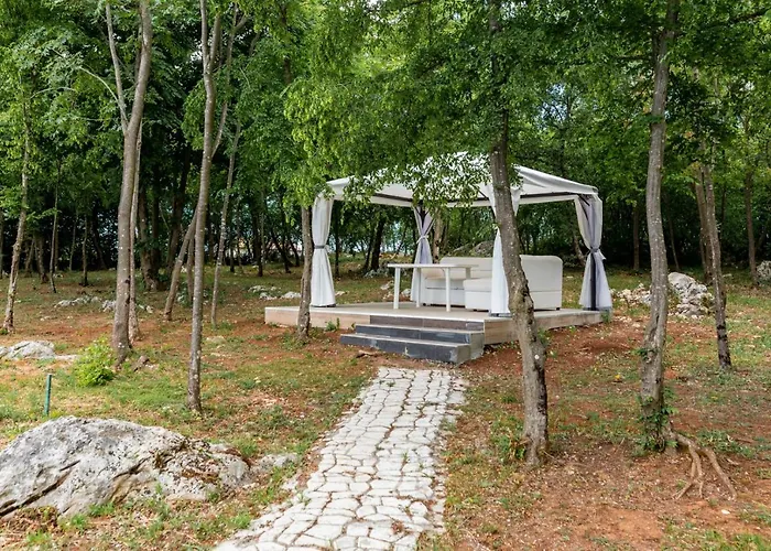 Beautiful Eden With Pool And Jacuzzi Immersed In The Vegetation * לאבין