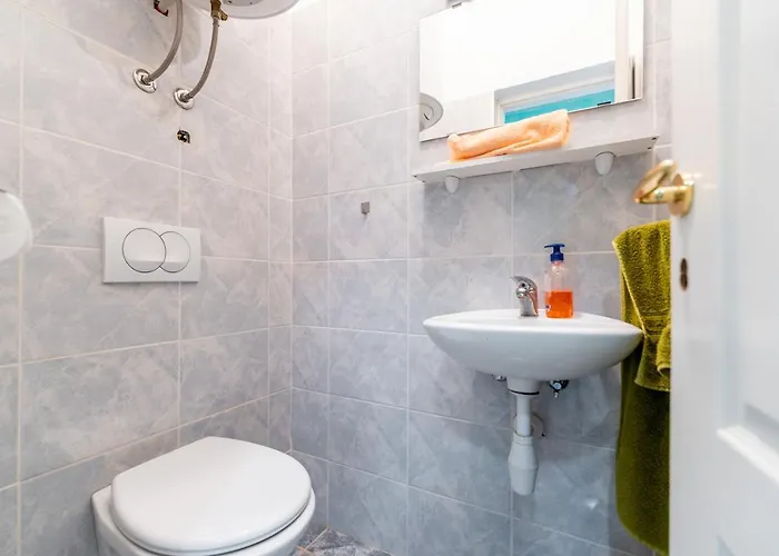 Beautiful Eden With Pool And Jacuzzi Immersed In The Vegetation וילה לאבין