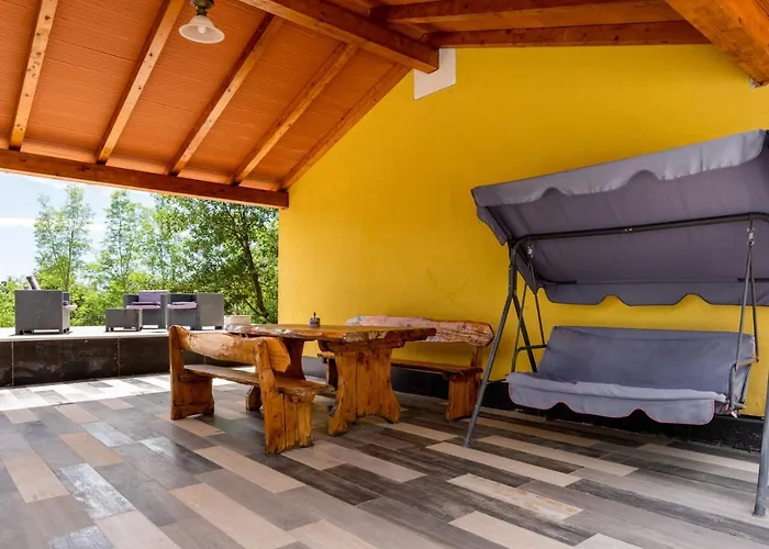 Beautiful Eden With Pool And Jacuzzi Immersed In The Vegetation